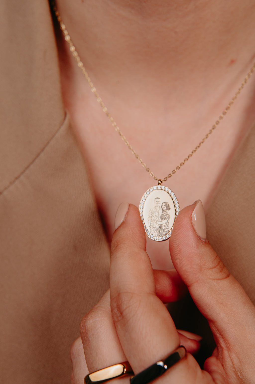 Colar Personalizado Oval c/ Brilhantes