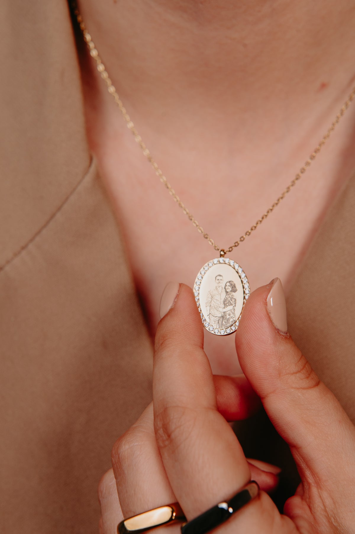 Colar Personalizado Oval c/ Brilhantes